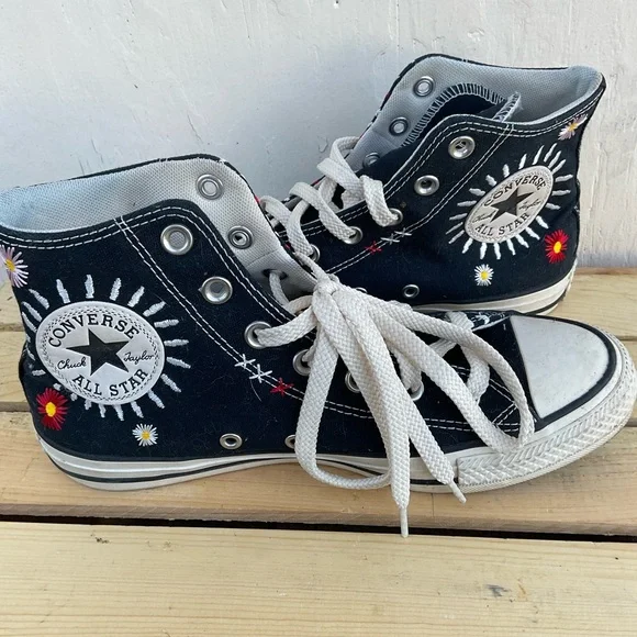 Converse Chuck Taylor All Star Hi
Daisy Embroidery Black - Picture 5 of 7